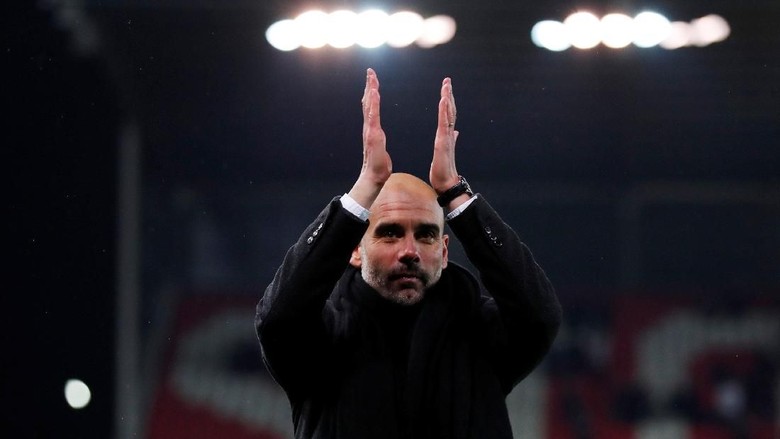 Guardiola Tak Lagi Pakai Pita Kuning Guardiola Tak Lagi Pakai Pita Kuning