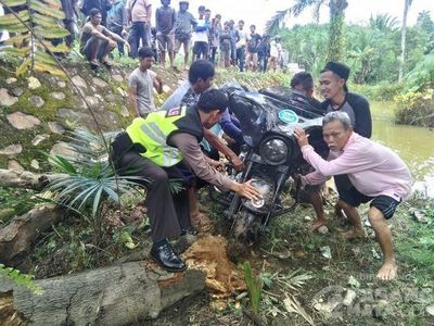 Harley Nyemplung ke Rawa-rawa