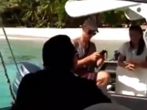 Pemkab Mentawai: Insiden DPRD Dilarang Bule ke Resort Salah Paham Pemkab Mentawai: Insiden DPRD Dilarang Bule ke Resort Salah Paham