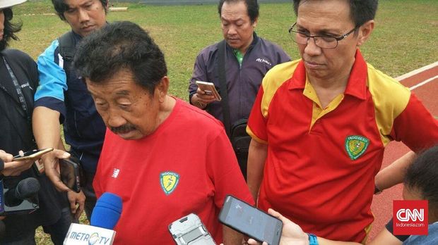 Bob Hasan saat meladeni pertanyaan para awak media. (
