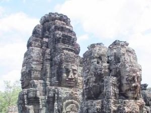 Ukiran Wajah Raksasa di Kamboja yang Bikin Penasaran