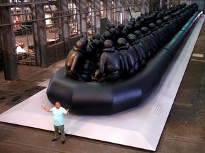 Manusia Perahu Raksasa karya Seniman Kontroversial yang Diawasi China Manusia Perahu Raksasa karya Seniman Kontroversial yang Diawasi China