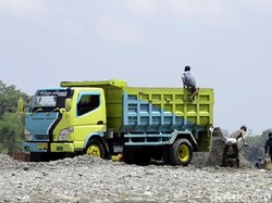 Tanah Nyaris Hilang, Warga Pekalongan Tutup Paksa Galian C