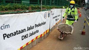 Trotoar Gatot Subroto Diperbaiki