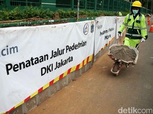 Trotoar Gatot Subroto Diperbaiki