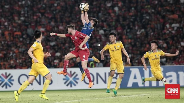 Persija Jakarta sempat kesulitan menembus pertahanan Song Lam Nghe An hingga laga memasuki masa injury time.