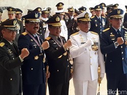 Kapolri dan Panglima TNI Dianugerahi Kartika Eka Paksi Utama