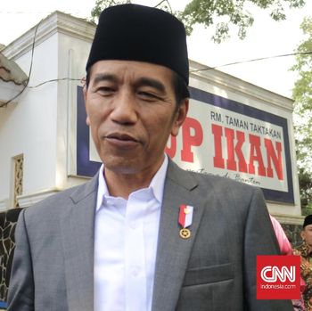 Relawan: Tuan Guru Bajang Hanya Puji Jokowi Bukan Mendukung