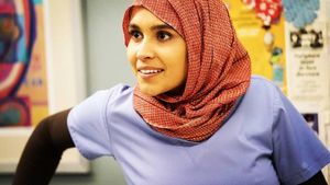 10 Potret Sophia Ali, Dokter Berhijab di Greys Anatomy yang Jadi Sorotan
