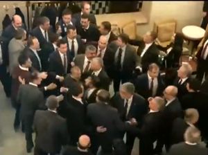 UU Pemilu Lolos, Anggota Dewan Saling Dorong dan Tinju UU Pemilu Lolos, Anggota Dewan Saling Dorong dan Tinju
