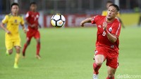 Persija sepenuhnya menguasai jalannya pertandingan di babak pertama. Penguasaan bola mereka 71 persen, ada enam tembakan yang dilepaskan sial bagi Persija tak ada yang tepat sasaran.