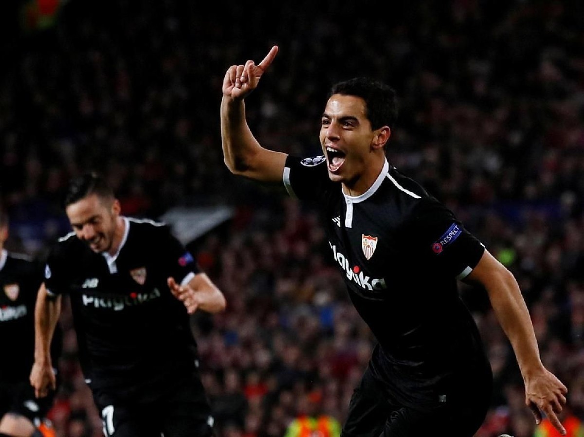 Penyerang Sevilla, Wissam Ben Yedder, melakukan perayaan usai menjebol gawang Manchester United. (Foto: Jason Cairnduff/Action Images via Reuters)