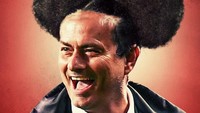 Jika Fellaini makin oke dengan gaya Mickey Mouse-nya, dijamin deh manajer MU Jose Mourinho bakal ikutan potong rambut dengan gaya serupa. (Foto: Twitter@brfootball)