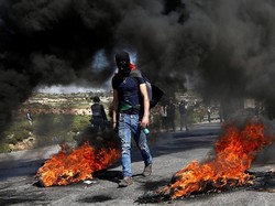 Video Heroik Pemuda Palestina Melawan Tentara Israel