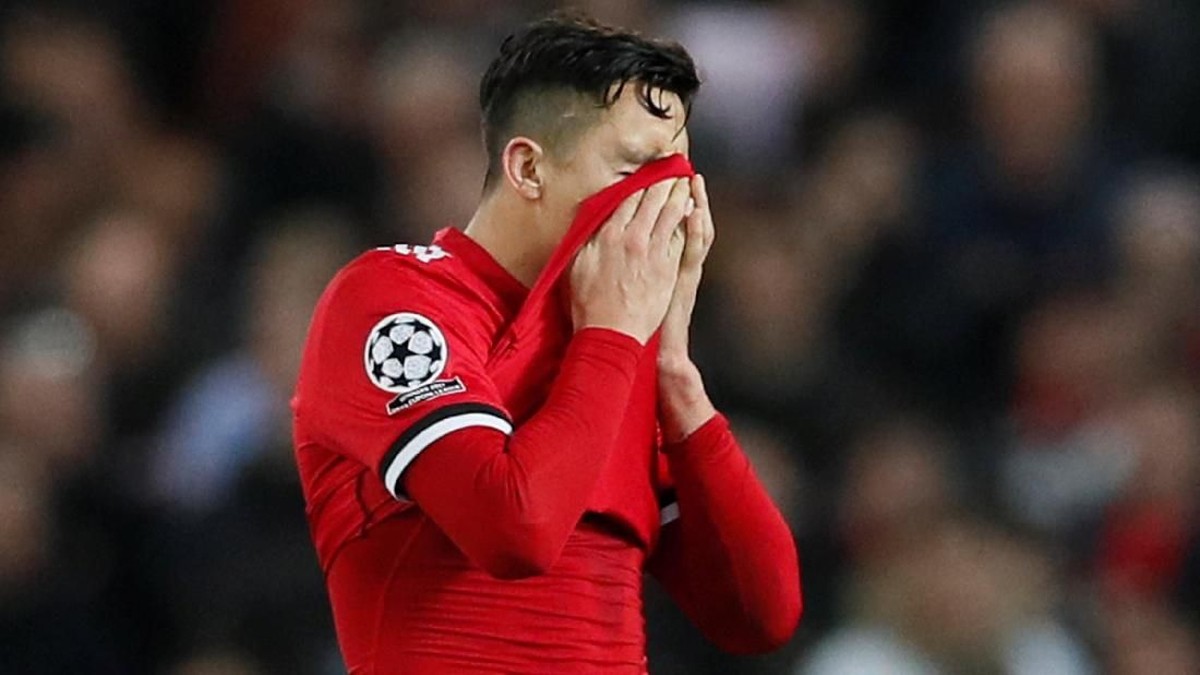 Alexis Sanchez tak bisa menolong Manchester United dari kekalahan di tangan Sevilla di Liga Champions (Foto: David Klein/Reuters)