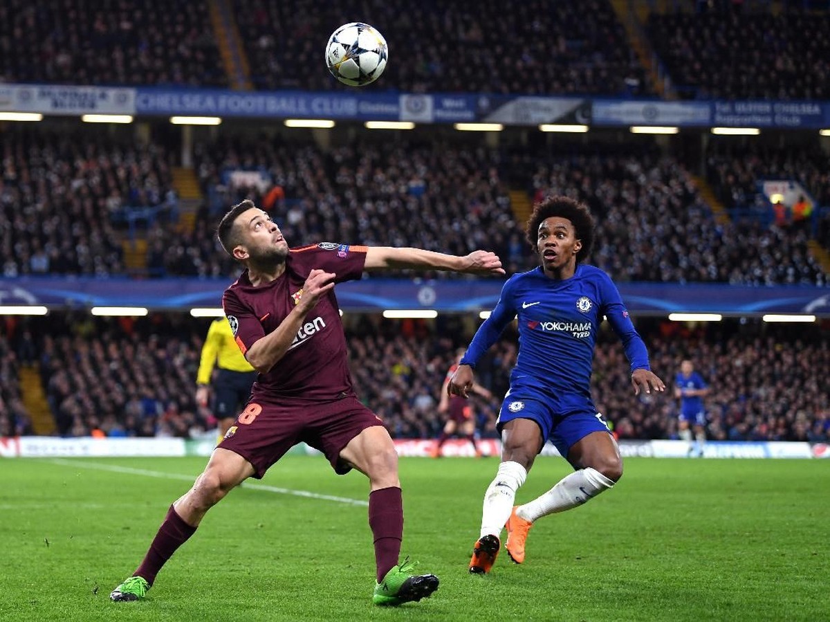 Chelsea diprediksi akan kembali main bertahan dan mengandalkan serangan balik saat main di Camp Nou (Shaun Botterill/Getty Images)