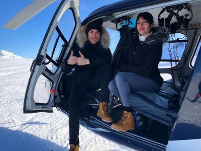 Foto: Liburan Seru Cristiano Ronaldo di Pegunungan Es Islandia