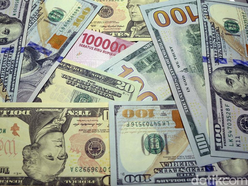Rupiah Stagnan Jelang Pengumuman Menteri Baru Jokowi Rupiah Stagnan Jelang Pengumuman Menteri Baru Jokowi