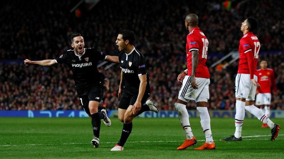 Kubu Sevilla merayakan gol Ben Yedder ke gawang Manchester United dini hari kemarin. (Foto: Jason Cairnduff/Action Images via Reuters)