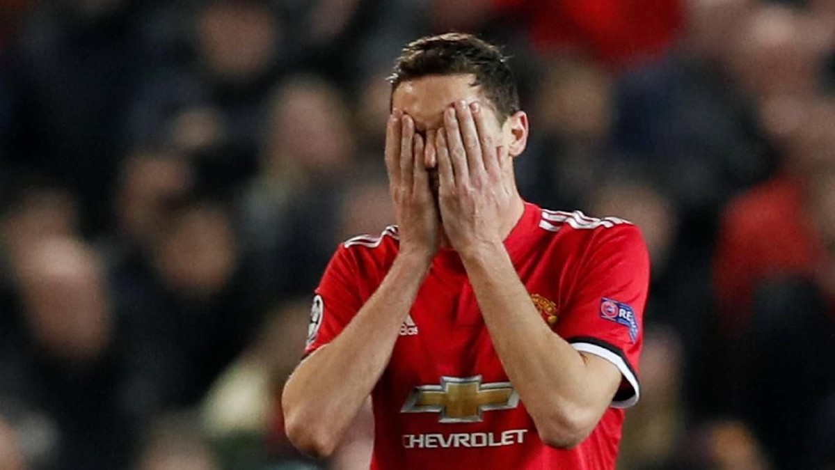 Gestur Nemanja Matic saat Manchester United disingkirkan Sevilla di Liga Champions. (Foto: David Klein/ REUTERS)
