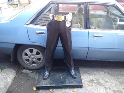 Terekam CCTV, Perusak Patung Polisi di Yogya Diduga Orang Gila