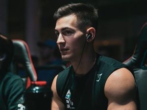 Kata Siapa Gamer Itu Cupu? Liat Dulu Kekarnya Atlet eSport Ini