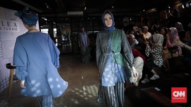 Itang Yunasz Bermain dengan Ragam Corak di Koleksi Terbaru