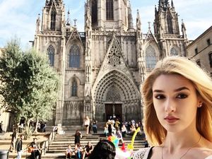 Foto: Gaya Traveling Atlet Voli Rusia yang Secantik Barbie