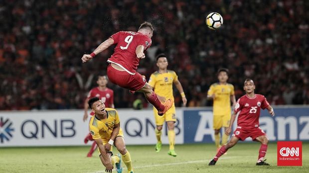 Marko Simic gagal mencetak gol ke gawang Song Lam.