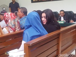 Hamil, Vicky Shu Didahulukan dalam Sidang First Travel