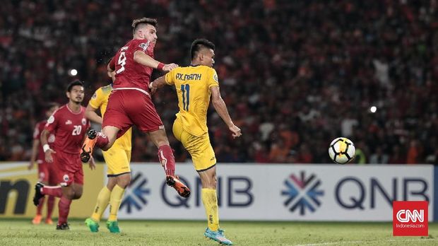 Marko Simic gagal mencetak gol dalam pertandingan melawan Song Lam.