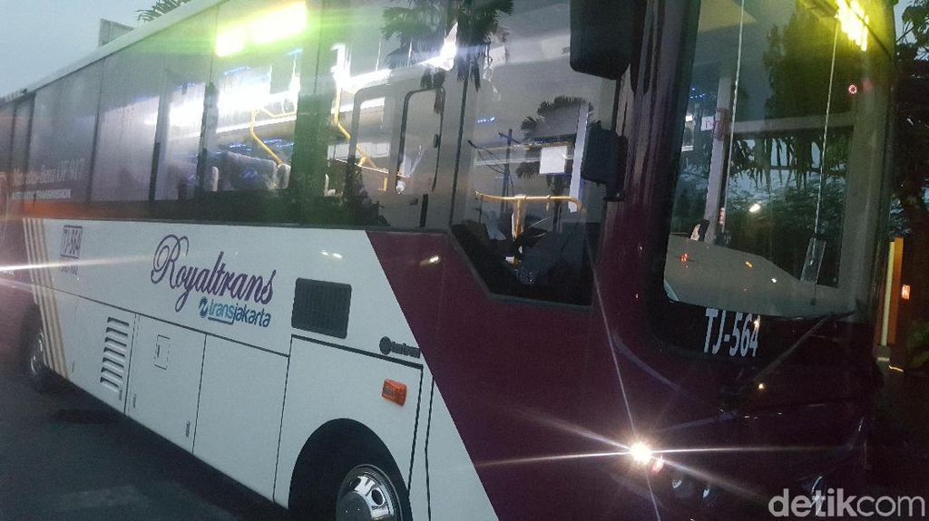 Menjajal Royaltrans Bekasi-Blok M Saat Ganjil-Genap Menjajal Royaltrans Bekasi-Blok M Saat Ganjil-Genap