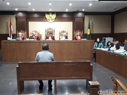 Saksi Sebut Bupati Rita Dapat Kantong Merah Usai Teken Izin