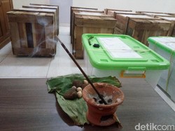Dilengkapi Sajen, 1.211 Senjata Tradisional Dikirim ke Museum di Solo