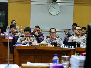 Raker di DPR, Kapolri Paparkan Kendala Pilgub Papua Raker di DPR, Kapolri Paparkan Kendala Pilgub Papua