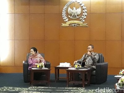 Meme Politik: Tarik Menarik Haluan Negara di Amandemen UUD 1945