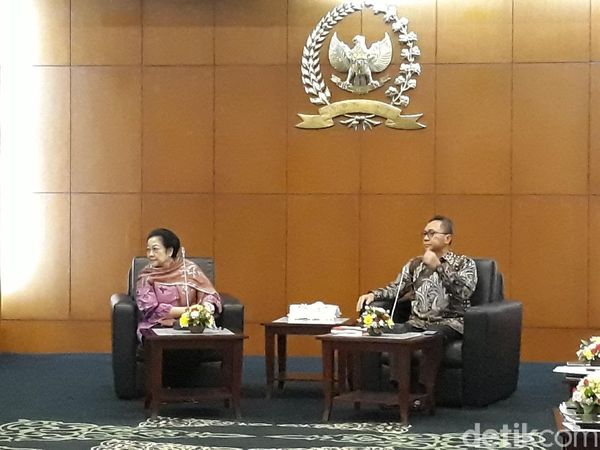 Meme Politik: Tarik Menarik Haluan Negara di Amandemen UUD 1945