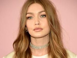 Ulang Tahun, Gigi Hadid Pakai Baju Olahraga dengan 2.300 Kristal Swarovski