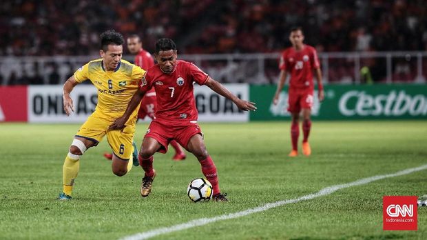 Persija Jakarta kesulitan menembus rapatnya lini pertahanan Song Lam.