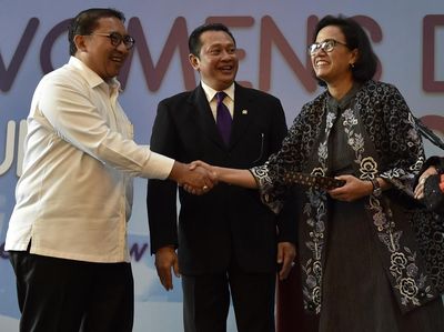 Senyum-senyum, Fadli Zon dan Sri Mulyani Akur di DPR
