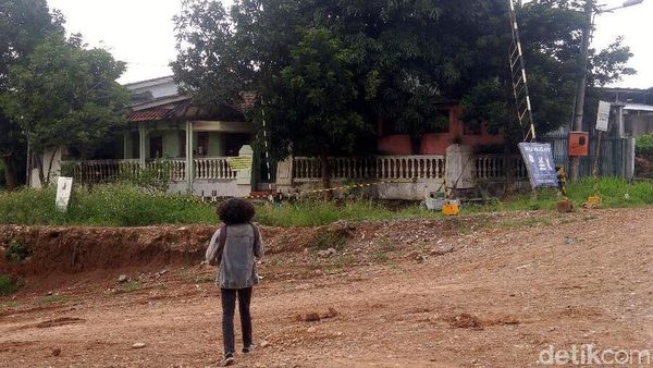 Masih Sengketa, Rumah Ini Mejeng di Tengah Tol Batang-Semarang