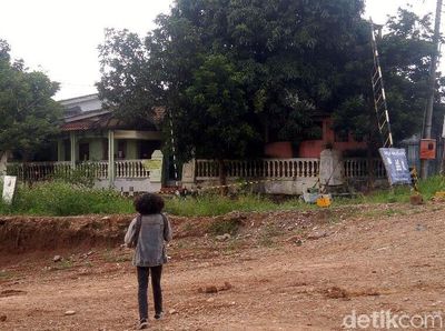 Masih Sengketa, Rumah Ini Mejeng di Tengah Tol Batang-Semarang