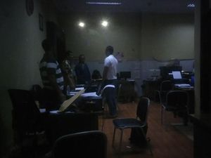 Terduga Penembak Mobil Pejabat Pemkot Surabaya Diamankan Saat Ngebut Terduga Penembak Mobil Pejabat Pemkot Surabaya Diamankan Saat Ngebut