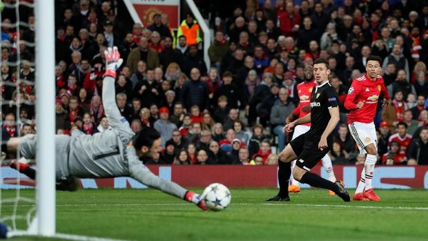 Manchester United kesulitan menembus pertahanan Sevilla.