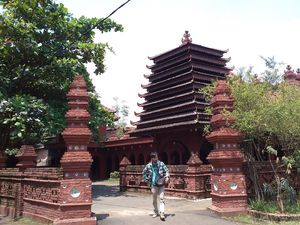 Cerita Unik Masjid di Cirebon yang Dibangun dalam 100 Hari
