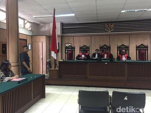 Saksi Tak Hadir, Sidang Cerai Ahok-Vero Ditunda Pekan Depan Saksi Tak Hadir, Sidang Cerai Ahok-Vero Ditunda Pekan Depan