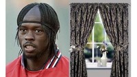 Gervinho, yang di antaranya pernah membela Arsenal dan AS Roma, punya masalah dengan ketiadaan rambut di bagian depan kepala. Begini caranya menyiasati. (Foto: Twitter)