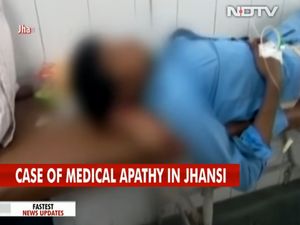 Dokter India Dipecat Karena Biarkan Potongan Kaki Jadi Bantal Pasien Dokter India Dipecat Karena Biarkan Potongan Kaki Jadi Bantal Pasien