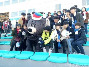 Antusiasme Penonton Menyaksikan Aksi-Aksi di Paralimpiade Musim Dingin