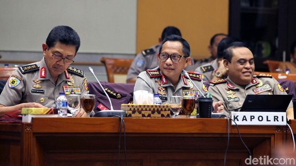 Komisi III Cecar Kapolri Tentang Pengamanan Pilkada Serentak